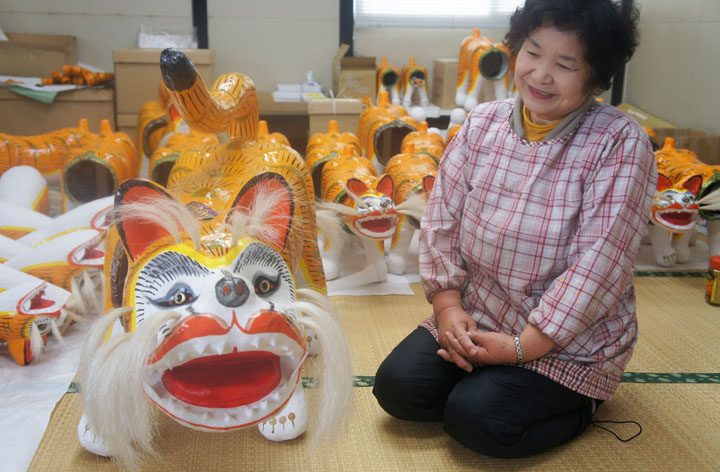 田井民芸の張子虎