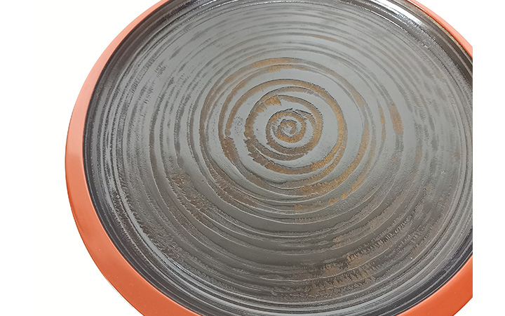 【(株)漆器のまつだ】三日月丸盆 象谷渕朱 36cm